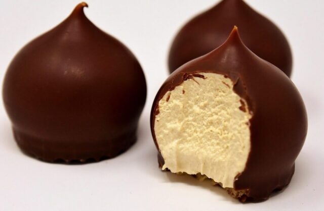 Photo by Cocodillaa.com sparkling kisses, sweets, chocolate, treat, snack, cute, yummy, delicacy, food, nibble, chocolate coating, schokoschaumkuss, luxury items, chocolate marshmallow, chocolate, chocolate, chocolate, chocolate, chocolate