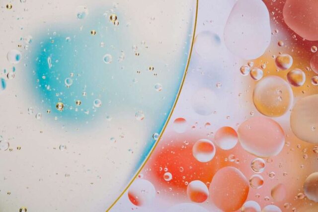 Photo by Cocodillaa.com a close up of water and bubbles on a surface