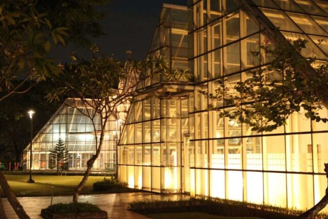 a building with many windows