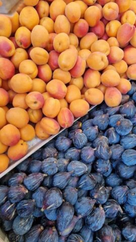 A pile of fruit sitting on top of each other