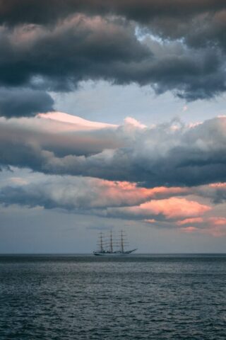 Photo by Cocodillaa.com white and brown ship in ocean water under cloudy sky during daytime