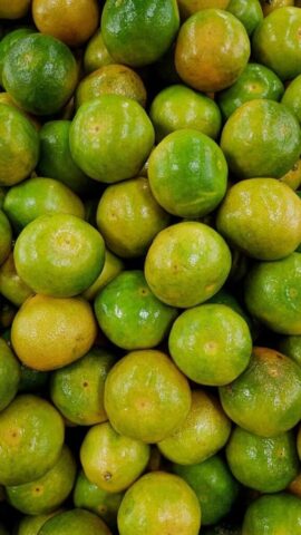 a pile of limes