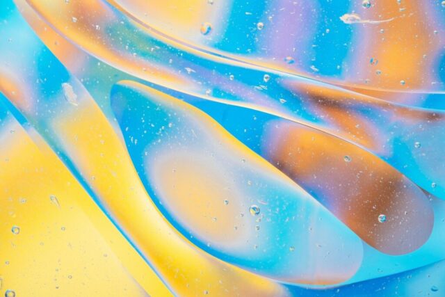 Photo by Cocodillaa.com a close up of a blue and yellow liquid