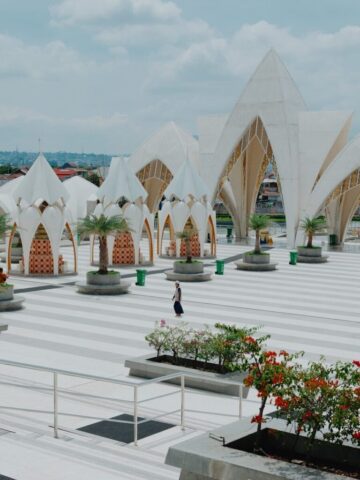 Photo by Cocodillaa.com Modern mosque complex with unique architectural design