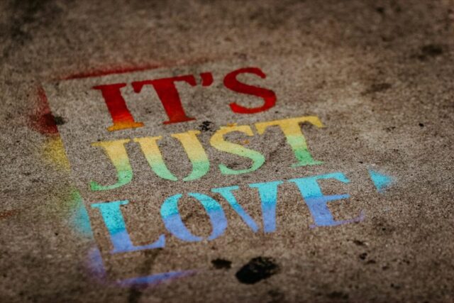 Photo by Cocodillaa.com text