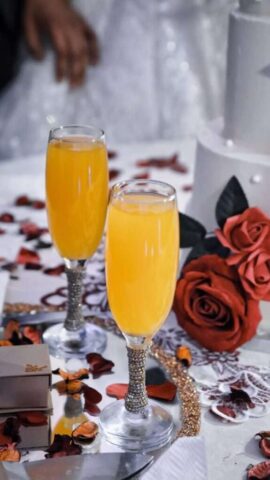 Photo by Cocodillaa.com two clear footed glasses with yellow liquid