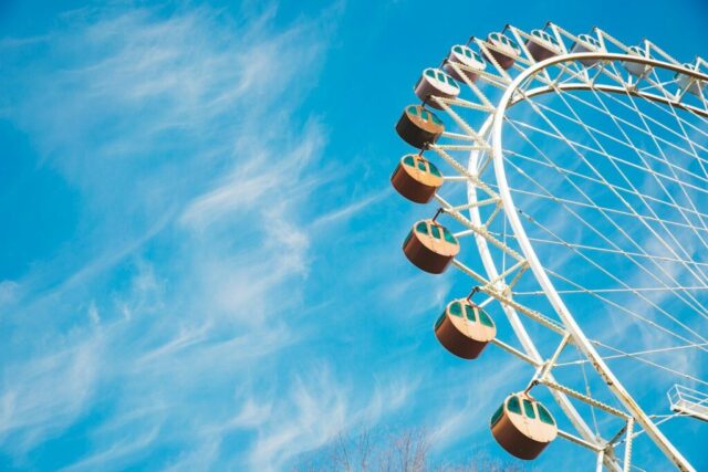 Photo by Cocodillaa.com white Ferris wheel under clear sky during daytime