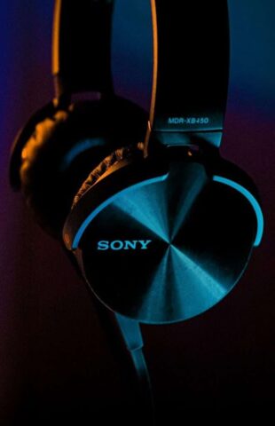 black and gold samsung headphones