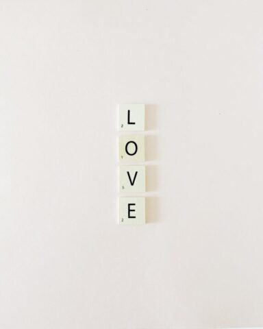 Photo by Cocodillaa.com white and black number 8