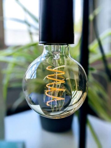 Photo by Cocodillaa.com clear glass bottle with black lid