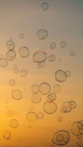 Photo by Cocodillaa.com a bunch of bubbles floating in the air