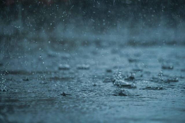 Photo by Cocodillaa.com a group of drops of water on the ground