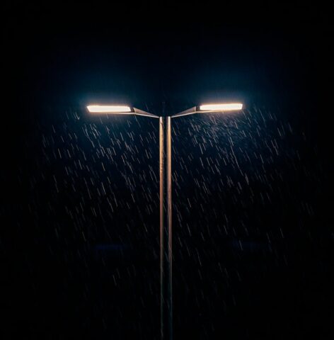 Photo by Cocodillaa.com a street light in the rain at night
