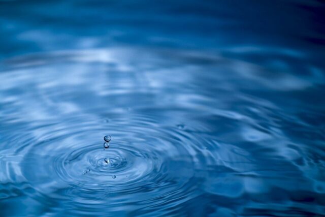 Photo by Cocodillaa.com water drop in blue water