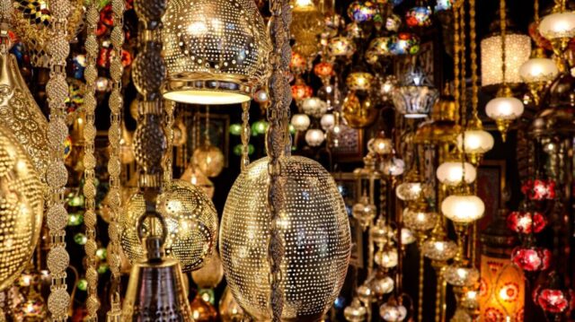 Photo by Cocodillaa.com A display of many different types of lights