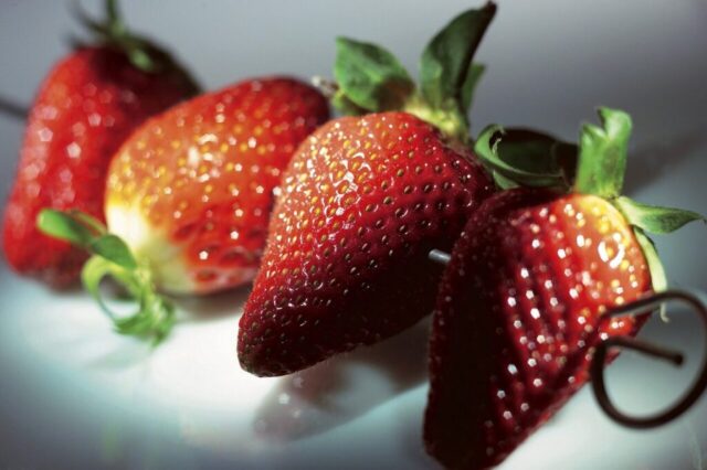 strawberry, strawberry skewer, small strawberry
