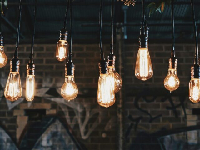 Photo by Cocodillaa.com lighted vintage light bulbs