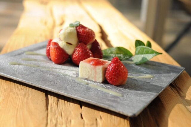 strawberry dessert, japanese-style dessert, r strawberry