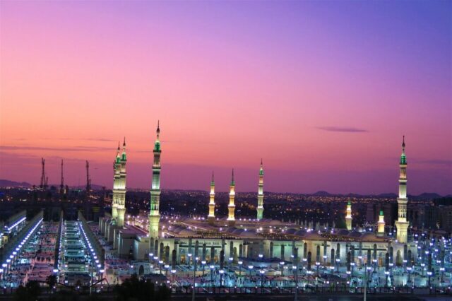 mosque, masjid al nabawi, sunrise, medina, minarets, city, religion, islam, architecture, building, historic, sky, beautiful, saudi arabia, nature, ravza, masjid