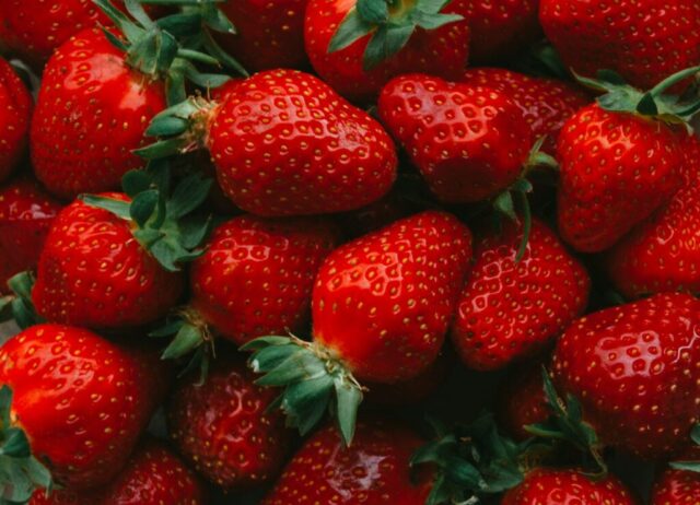 Free strawberry wallpapers HD for mobile