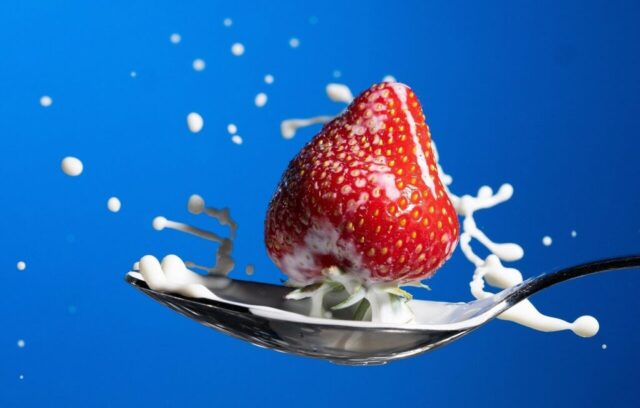 milk, strawberry, spoon, food, meal, yummy, fruit, high-speed photography, macro photography, blue, drops, macro, liquid, wet, splash around, splash, milk, milk, strawberry, strawberry, strawberry, strawberry, strawberry, food