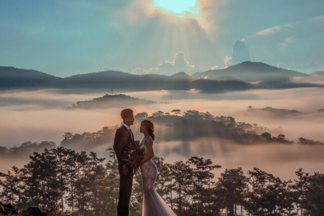 wedding, wedding photoshoot, mountains, sunset, nature, foggy landscape, bride, groom, asia, vietnam, wedding dress, asian bride, wedding photography, wedding photoshoot, wedding photoshoot, wedding photoshoot, wedding photoshoot, wedding photoshoot, wedding photography, wedding photography