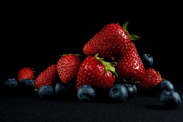 strawberries, blueberries, fruits, berries, fresh, vitamins, healthy, tasty, sweet