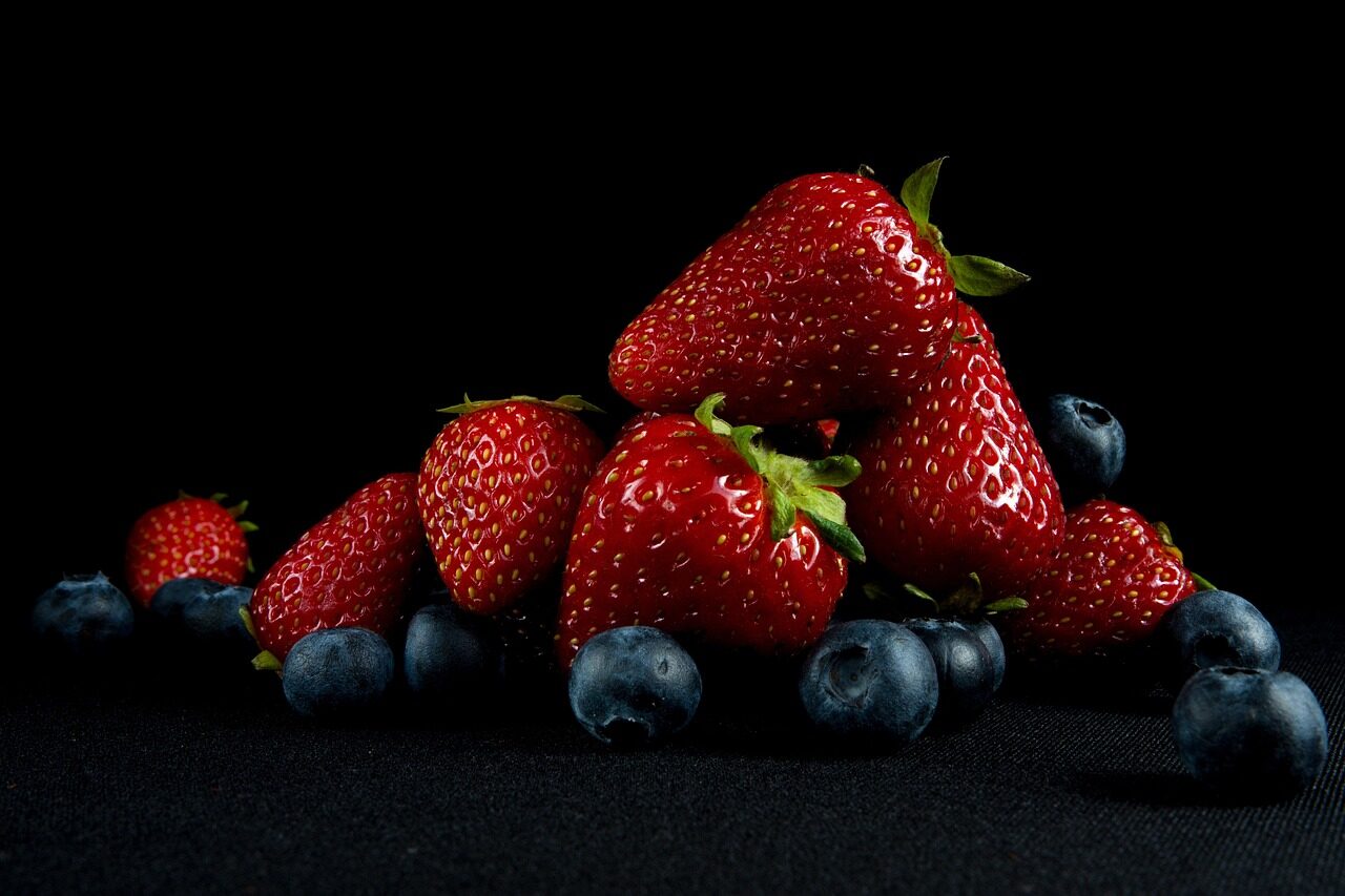 🍓 Strawberry Wallpapers HD & 4K – Fresh, Aesthetic Backgrounds Free Download