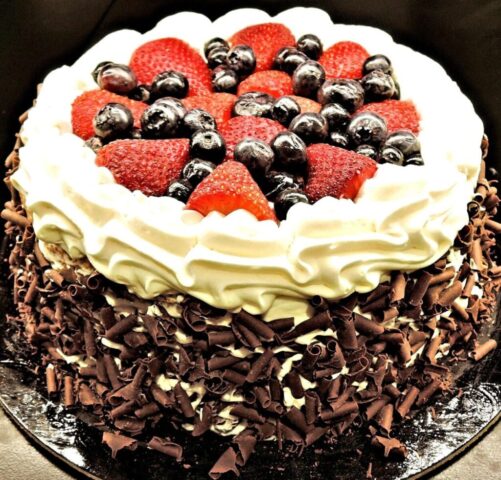 Photo by Cocodillaa.com chocolate layer cake, chocolate shavings, strawberries, blueberries, whipped cream, food, brown cake, brown chocolate