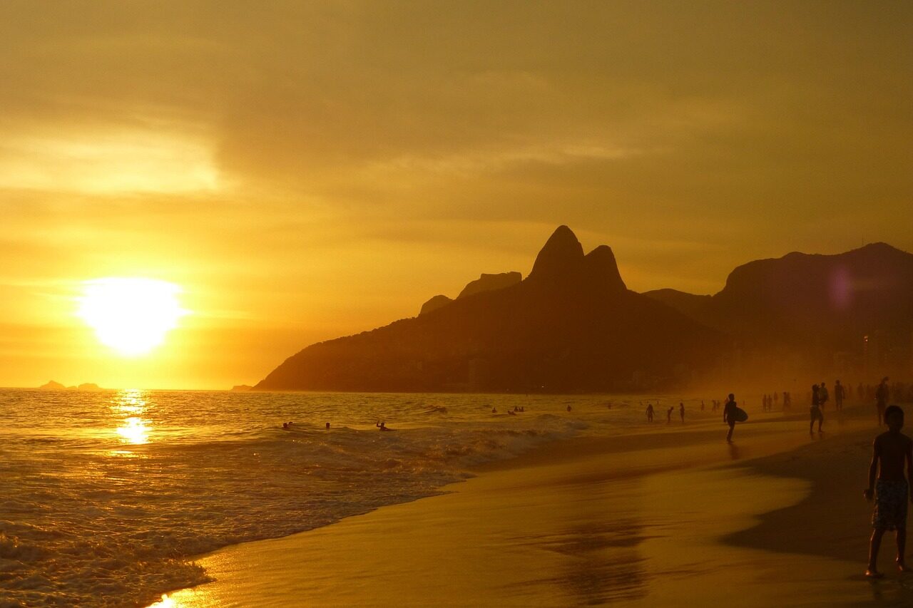 beach, sea, sunset, dusk, sun, sunlight, sun reflection, bay, ocean, water, silhouette, mountains, sand, nature, coastline, coast, shore, seashore, scenery, scenic, guanabara bay, ipanema beach, rio de janeiro, brazil