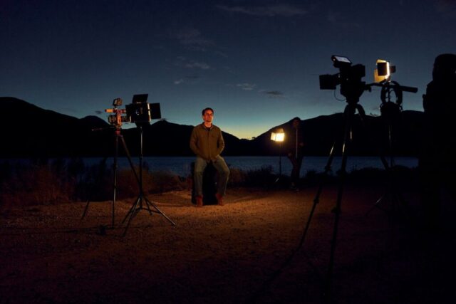 Photo by Cocodillaa.com a man sitting on a chair in front of a camera