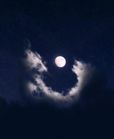 Photo by Cocodillaa.com full moon covered by clouds