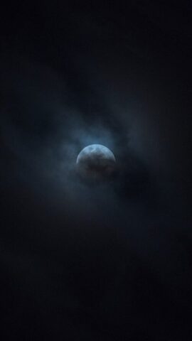 Photo by Cocodillaa.com full moon in dark night sky
