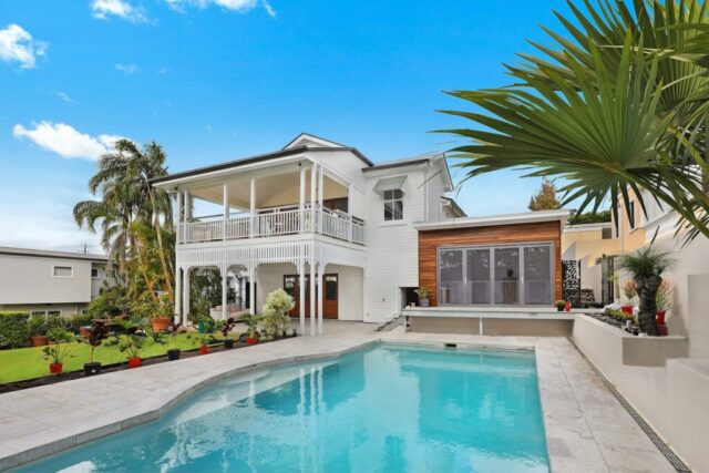photo by Cocodillaa.com white concrete building