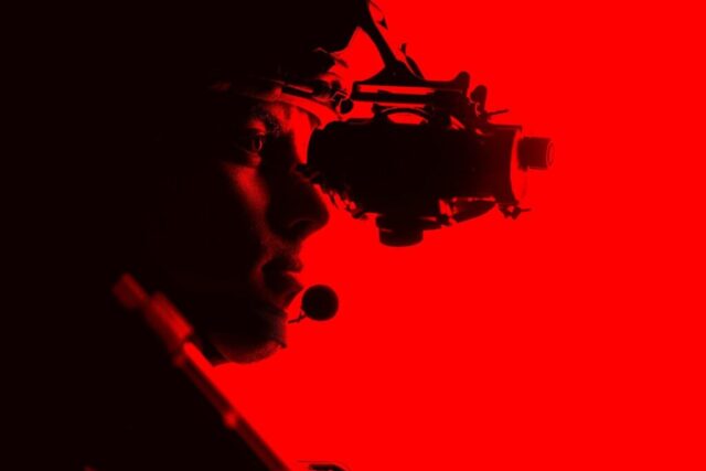 Photo by Cocodillaa.com a man with a camera in his hand