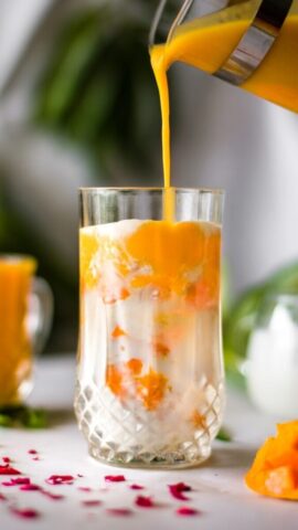 Photo by cocodillaa.com a glass with a liquid in it