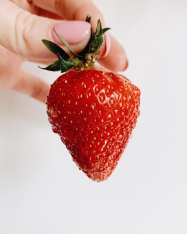 Free strawberry wallpapers HD for mobile