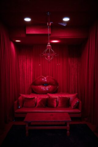 Photo by Cocodillaa.com red sofa