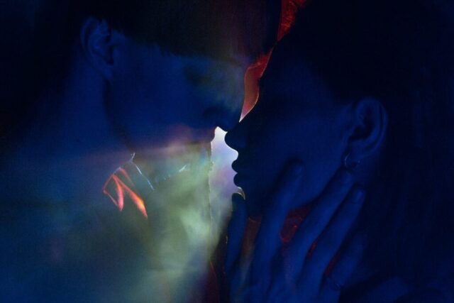 Photo by Cocodillaa.com a couple of people that are kissing in the dark