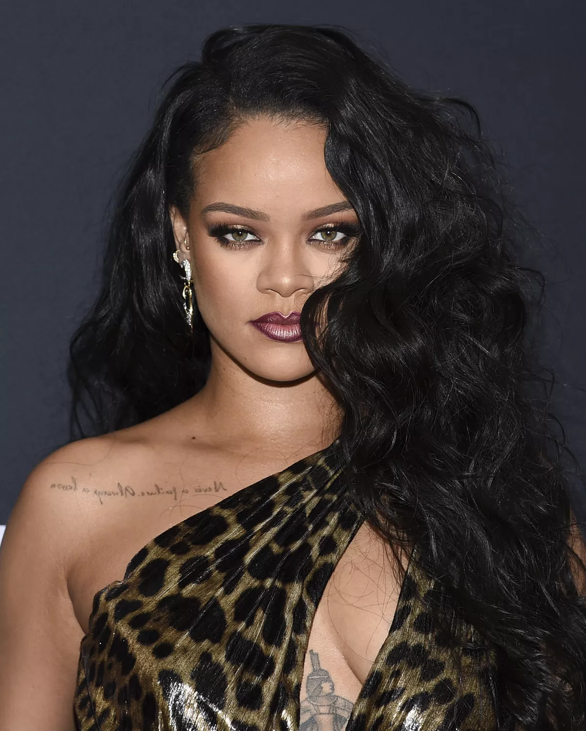 rihanna hd wallpaper